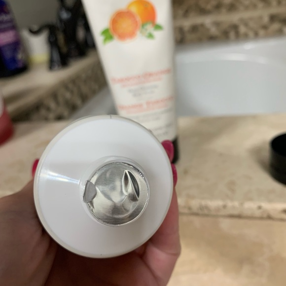 Crabtree & Evelyn Tarocco Orange Eucalyptus & Sage Deep Cleansing Body Scrub - Picture 3 of 4